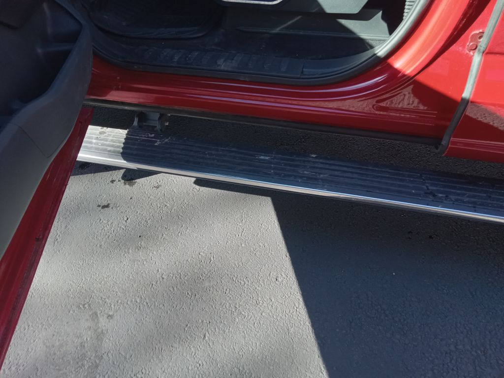 Photo 24 of this FORD F150 LARIAT