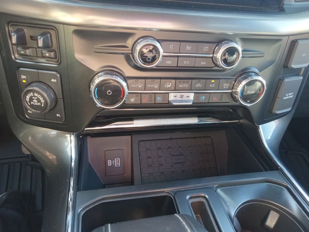 Photo 29 of this FORD F150 LARIAT