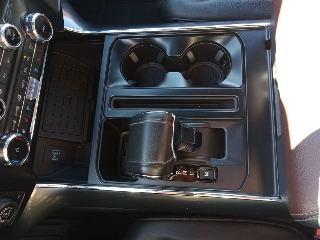 Photo 30 of this FORD F150 LARIAT