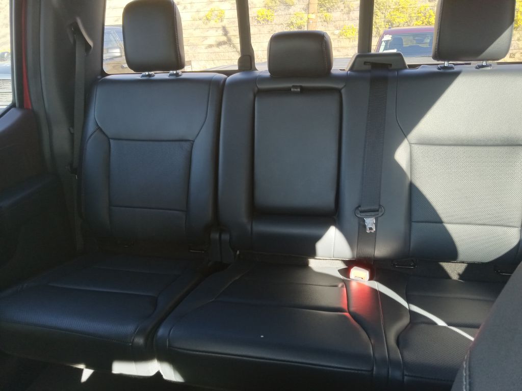 Photo 31 of this FORD F150 LARIAT