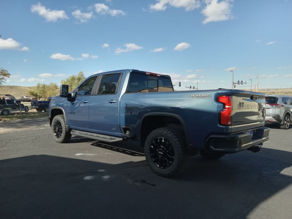 Photo 3 of this CHEVROLET SILVERADO 2500