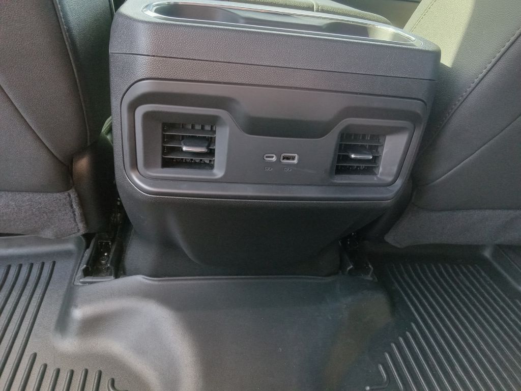 Photo 19 of this CHEVROLET SILVERADO 2500