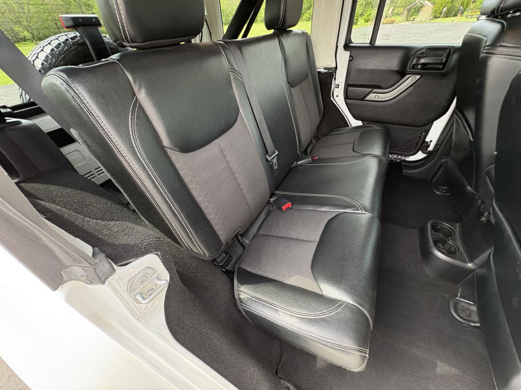 Photo 23 of this JEEP WRANGLER UNLIMI