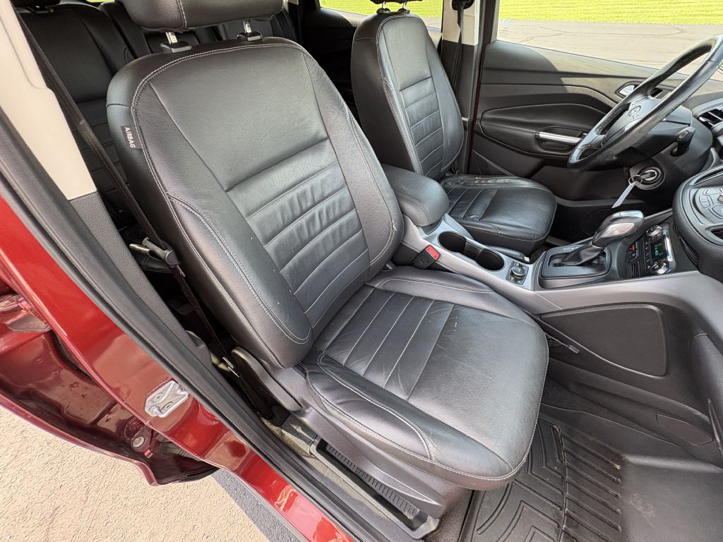 Photo 13 of this FORD ESCAPE