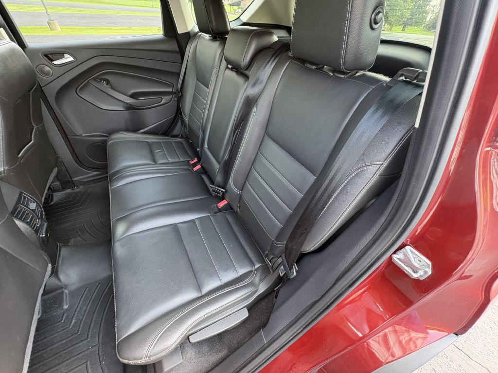 Photo 15 of this FORD ESCAPE
