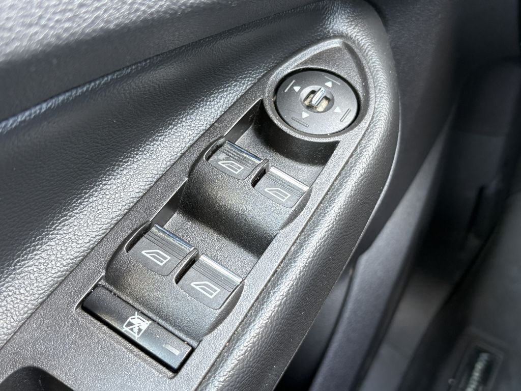 Photo 23 of this FORD ESCAPE
