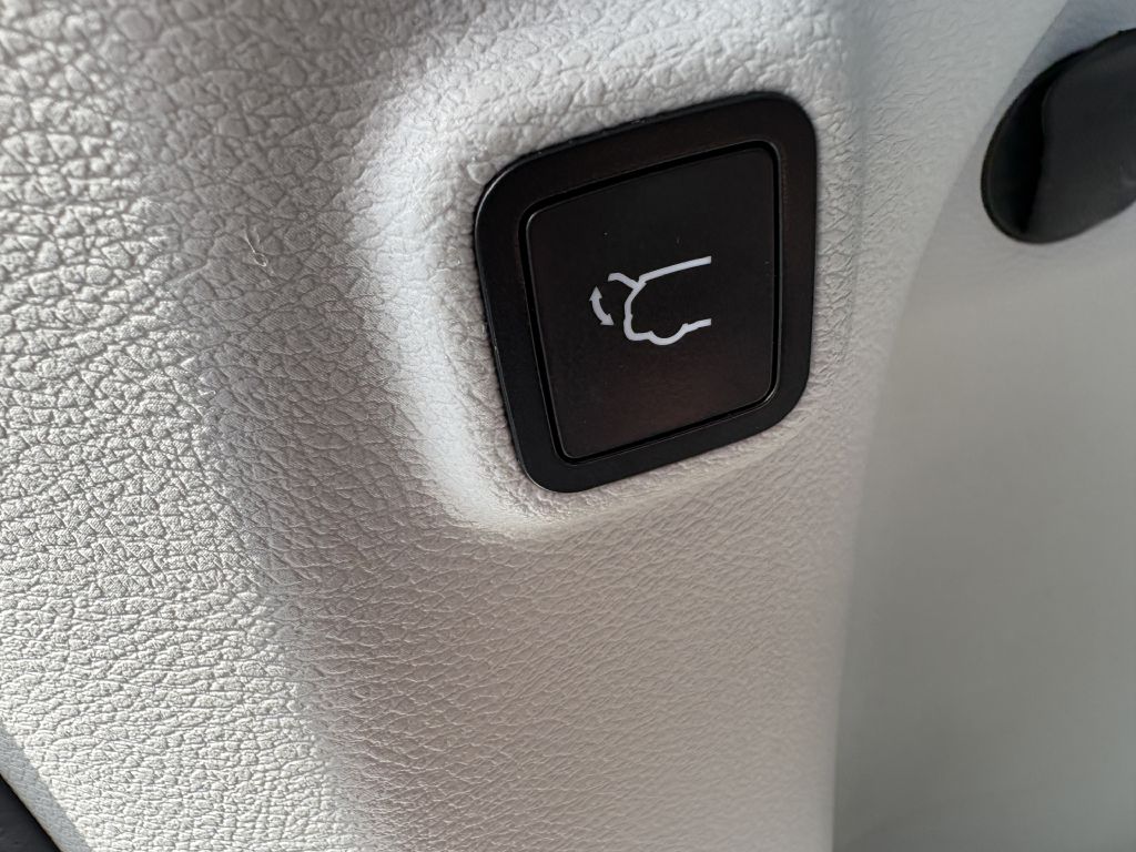 Photo 11 of this JEEP CHEROKEE
