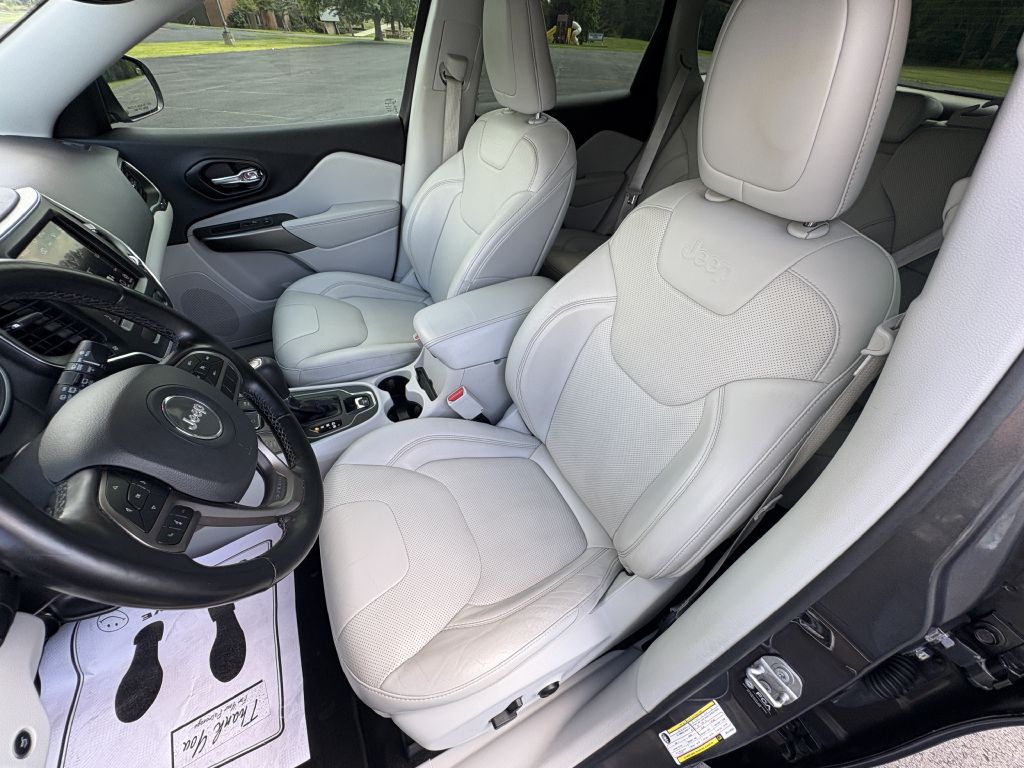 Photo 15 of this JEEP CHEROKEE