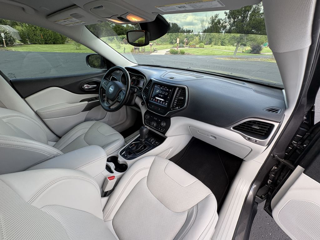 Photo 17 of this JEEP CHEROKEE