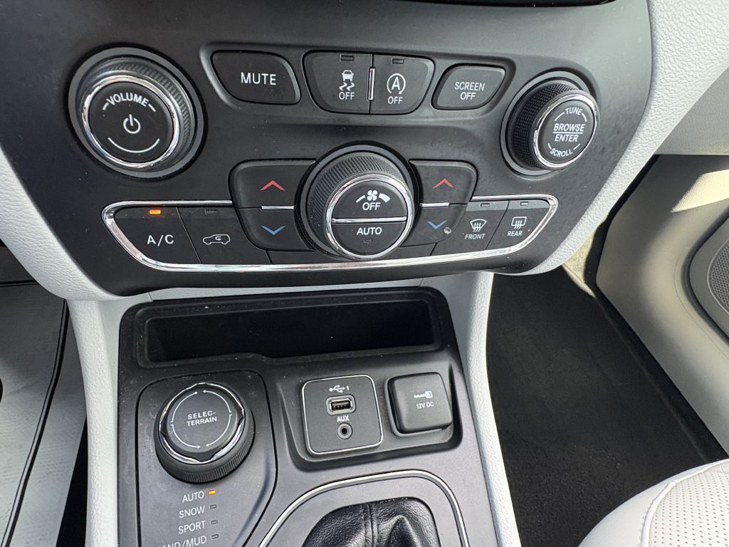 Photo 26 of this JEEP CHEROKEE