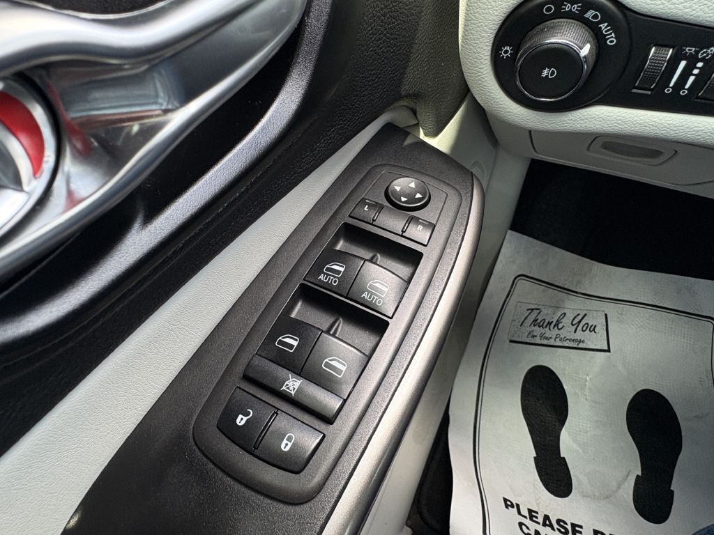 Photo 28 of this JEEP CHEROKEE