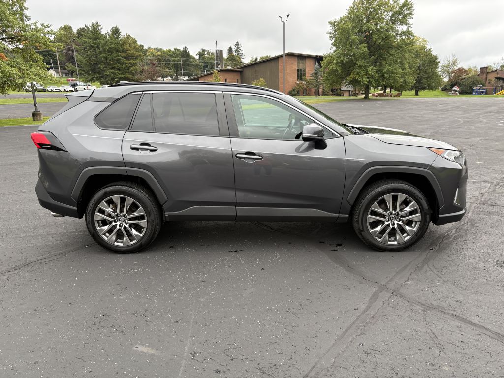 Photo 4 of this TOYOTA RAV4