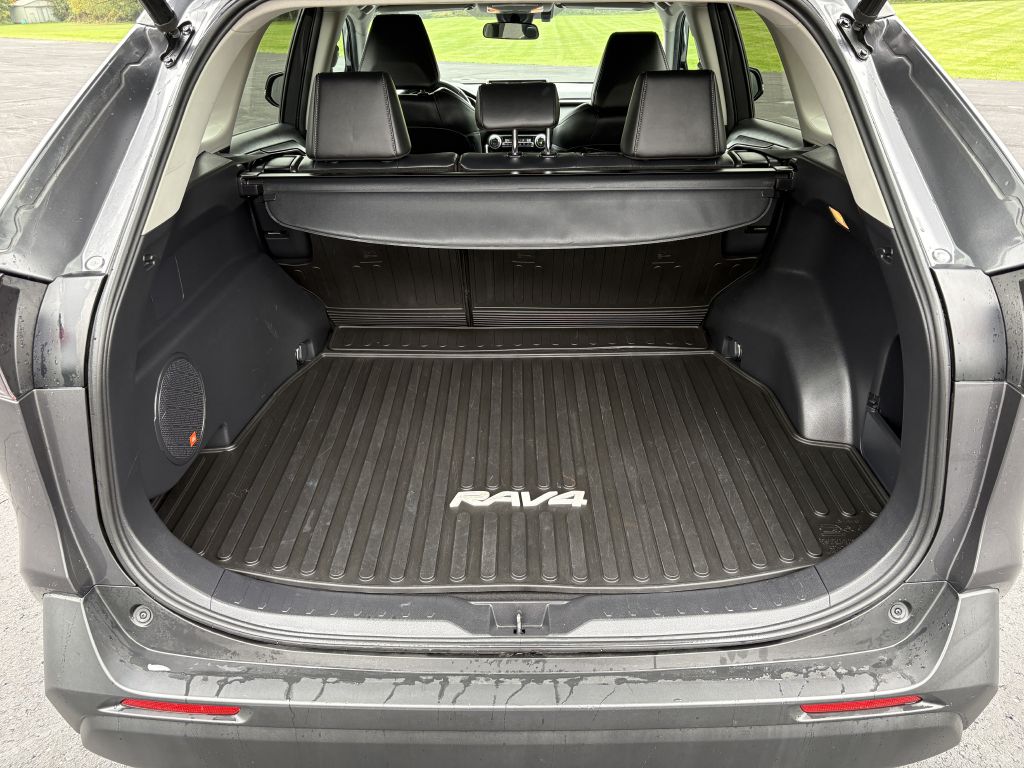 Photo 7 of this TOYOTA RAV4