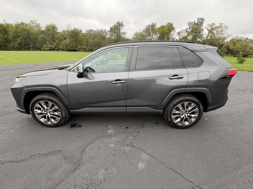 Photo 10 of this TOYOTA RAV4