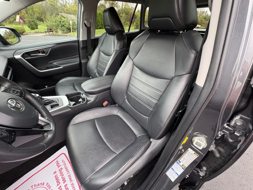 Photo 12 of this TOYOTA RAV4