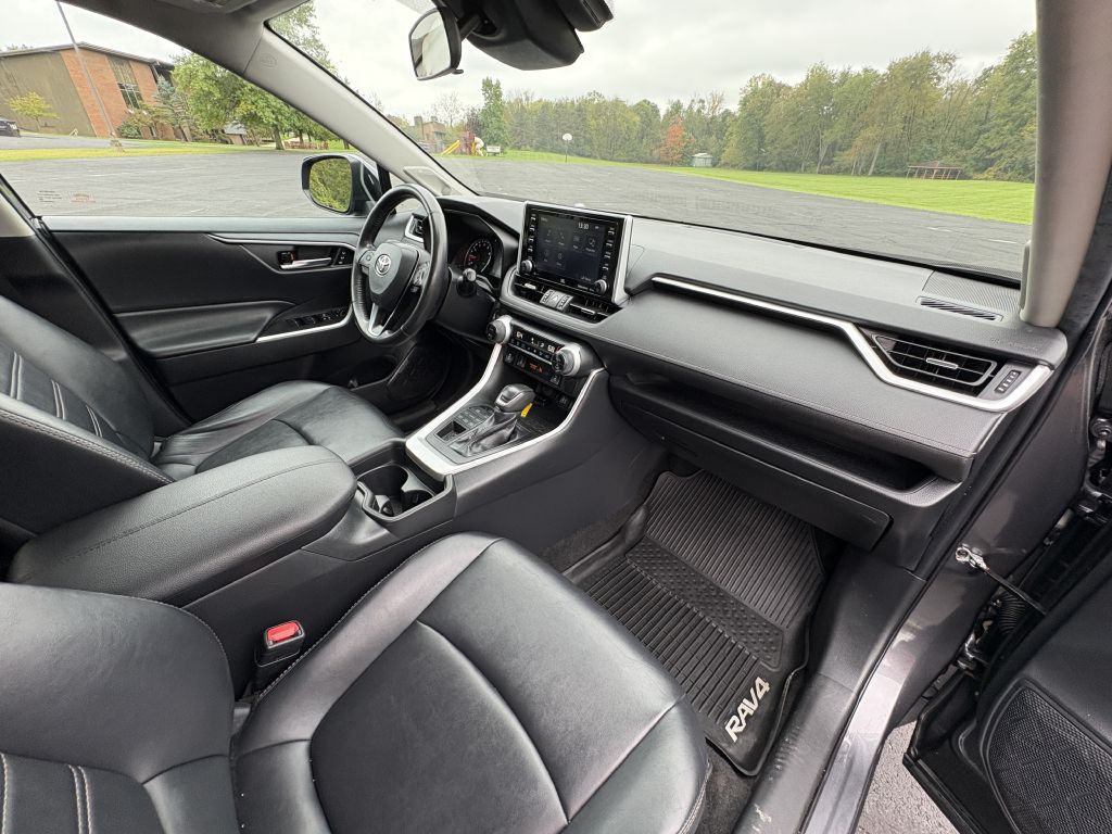 Photo 14 of this TOYOTA RAV4