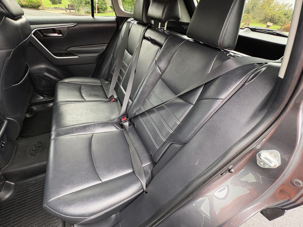 Photo 16 of this TOYOTA RAV4