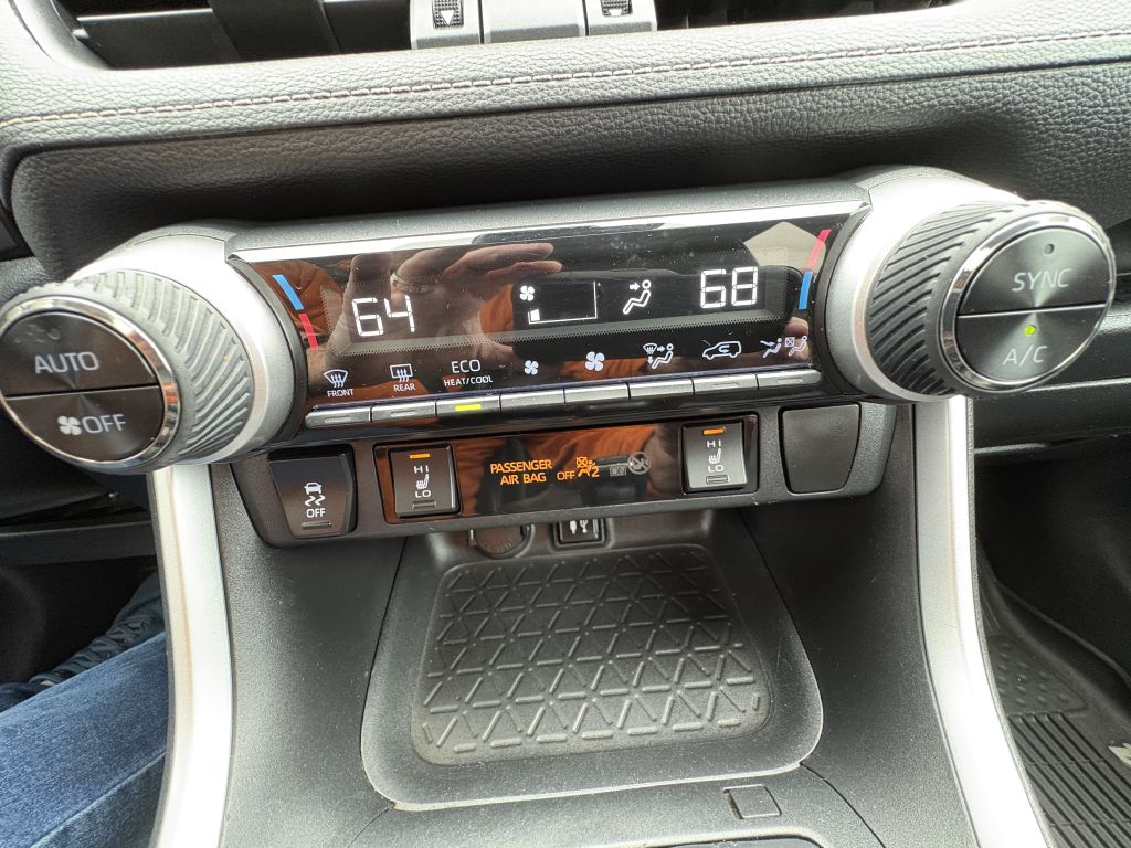 Photo 24 of this TOYOTA RAV4