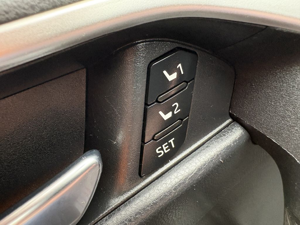 Photo 29 of this TOYOTA RAV4