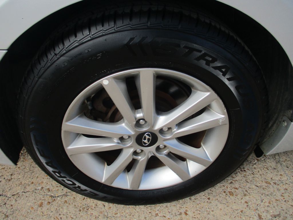 Photo 9 of this HYUNDAI SONATA