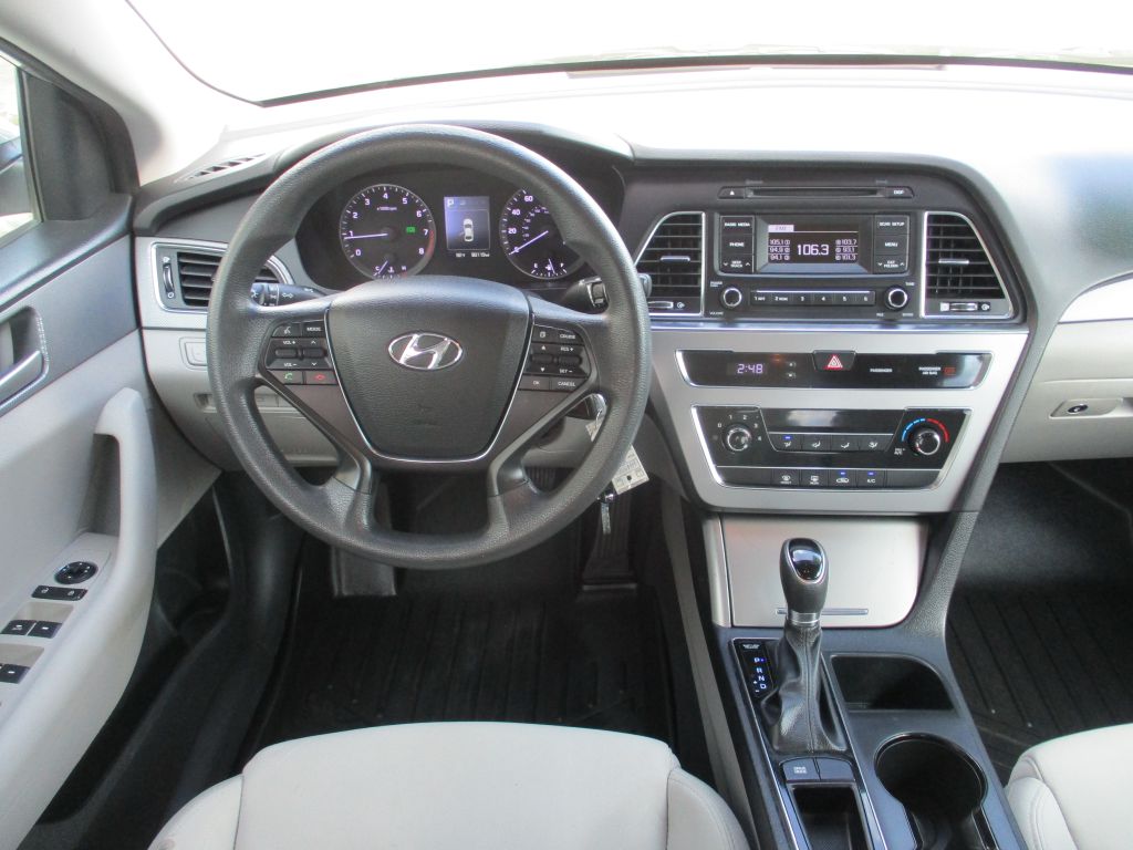 Photo 11 of this HYUNDAI SONATA