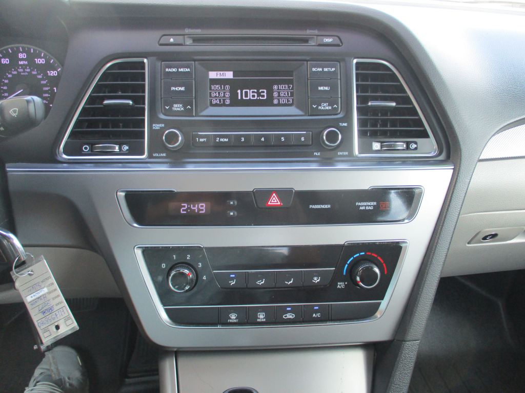 Photo 13 of this HYUNDAI SONATA