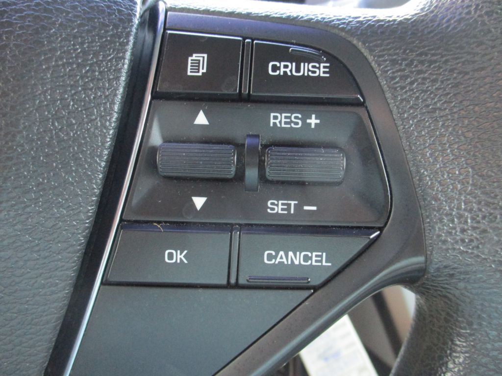 Photo 14 of this HYUNDAI SONATA