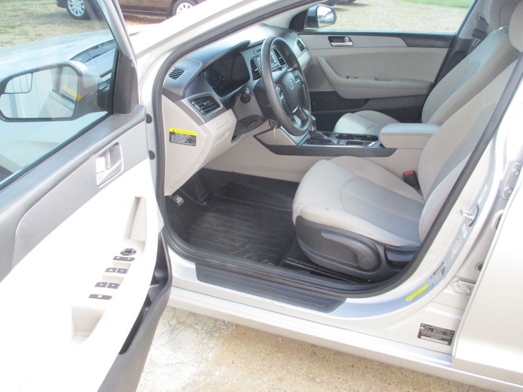 Photo 16 of this HYUNDAI SONATA