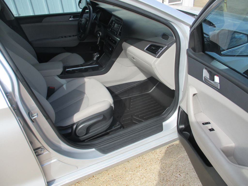 Photo 20 of this HYUNDAI SONATA