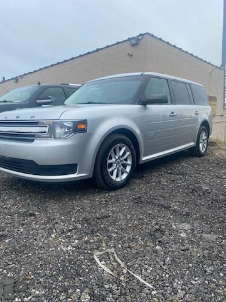 Used 2013 FORD FLEX SE for sale at Towpath Motors Cuyahoga Falls Used