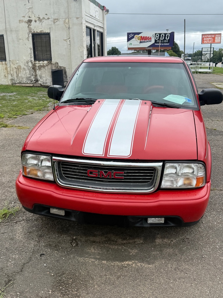 Photo 2 of this GMC SONOMA