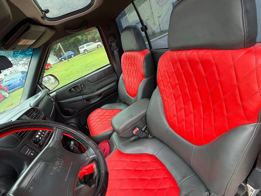 Photo 10 of this GMC SONOMA