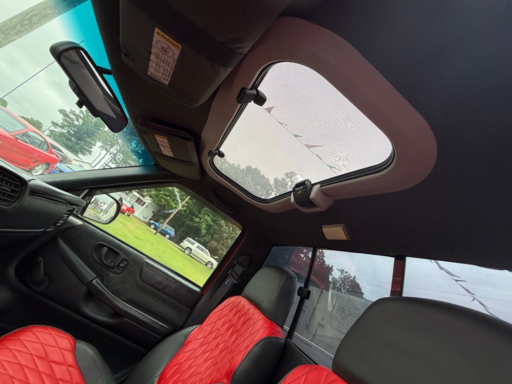 Photo 9 of this GMC SONOMA