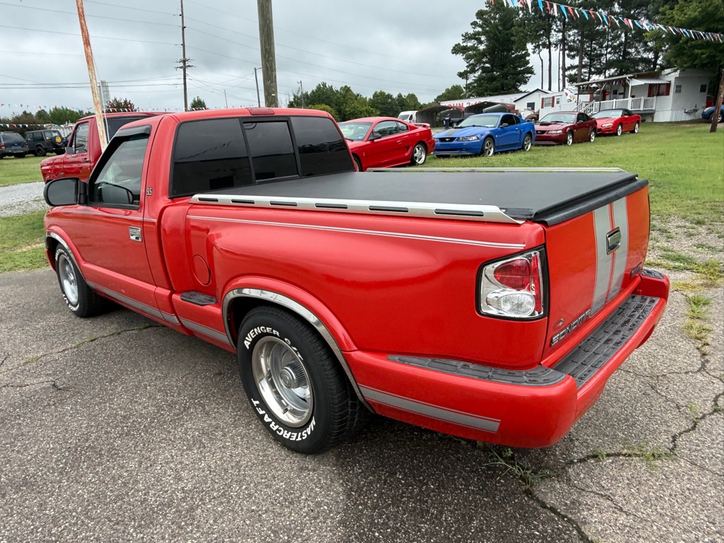 Photo 3 of this GMC SONOMA