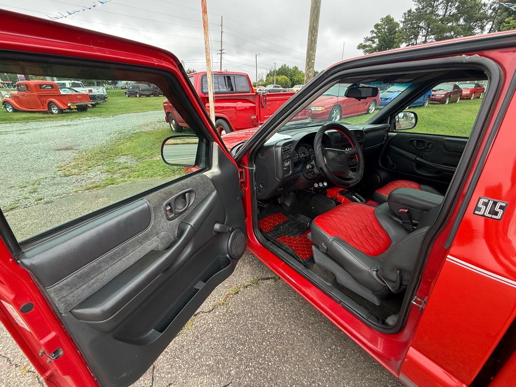 Photo 7 of this GMC SONOMA