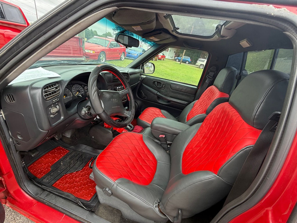 Photo 8 of this GMC SONOMA