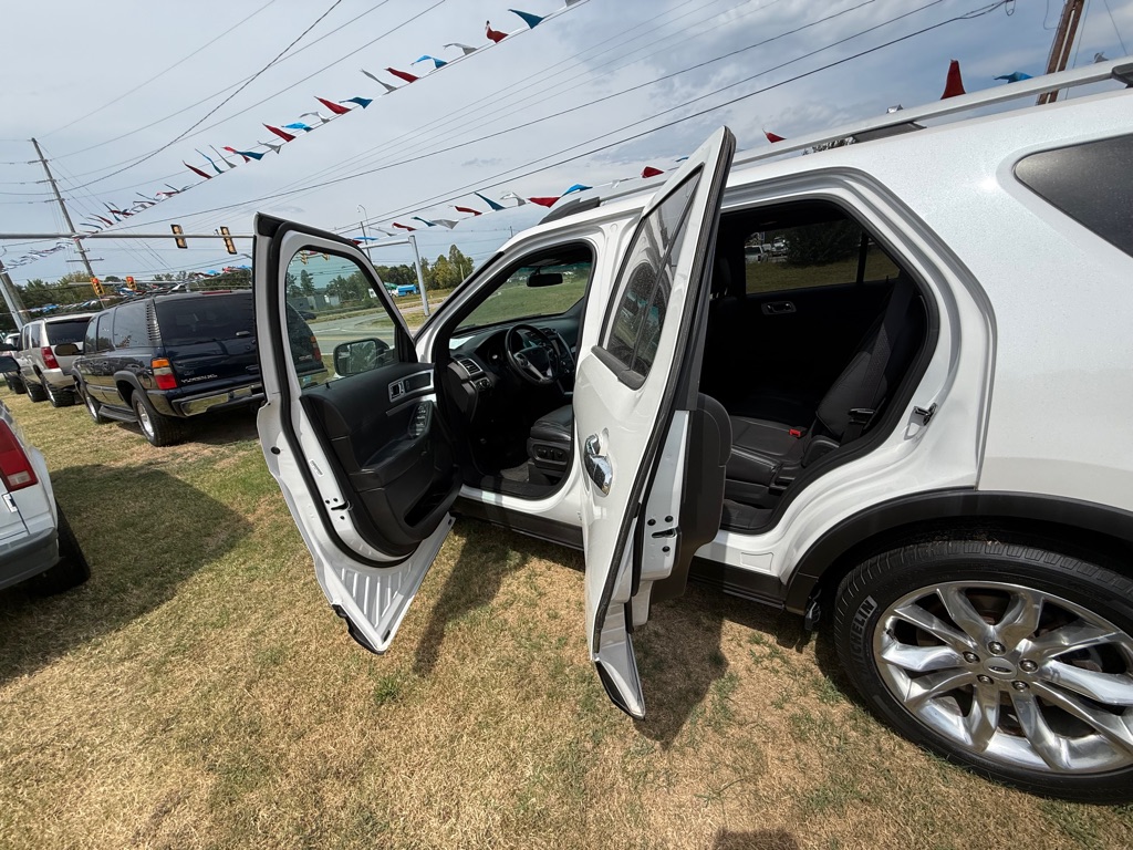 Photo 5 of this FORD EXPLORER