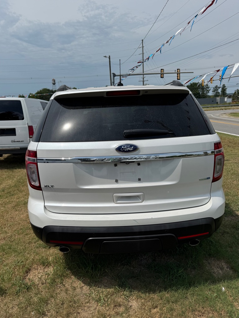 Photo 3 of this FORD EXPLORER