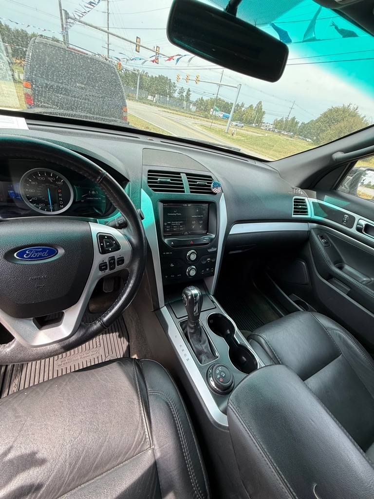 Photo 8 of this FORD EXPLORER