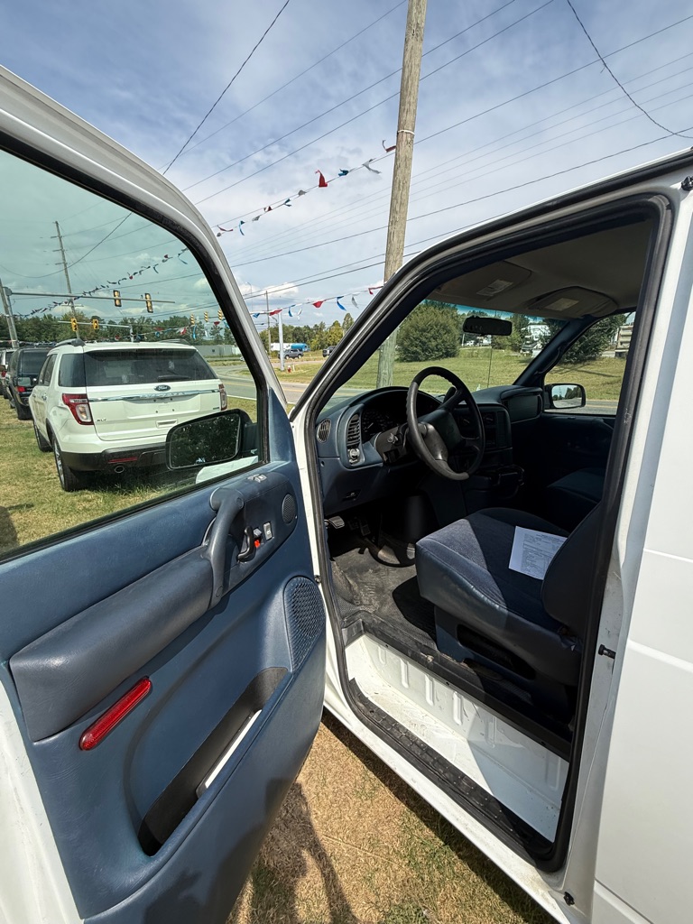 Photo 5 of this CHEVROLET ASTRO VAN