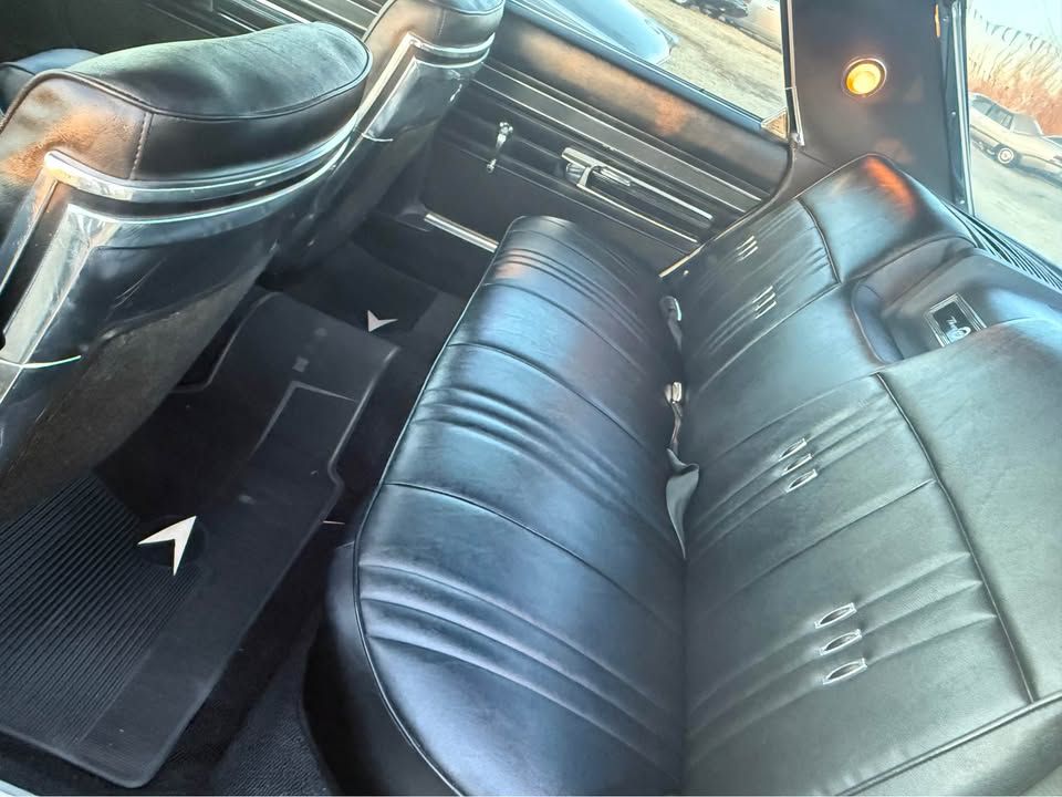 Photo 7 of this CHRYSLER 300