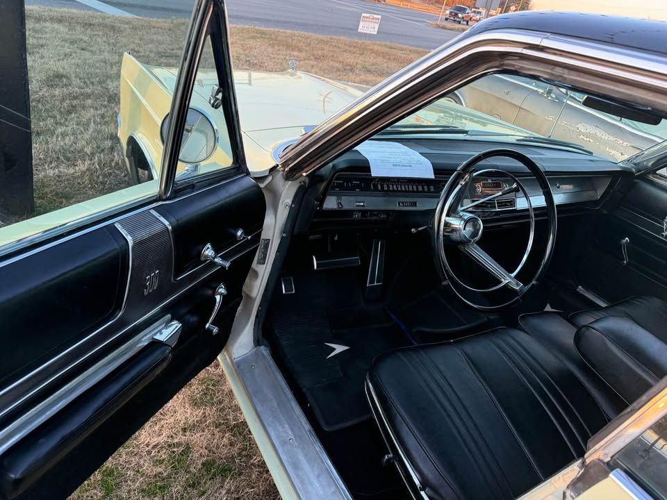 Photo 12 of this CHRYSLER 300