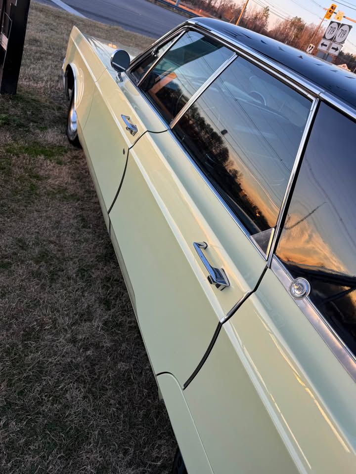 Photo 2 of this CHRYSLER 300
