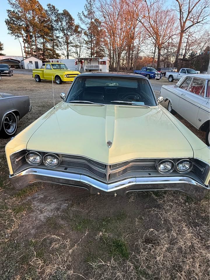 Photo 3 of this CHRYSLER 300