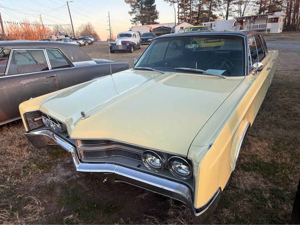 Photo 4 of this CHRYSLER 300