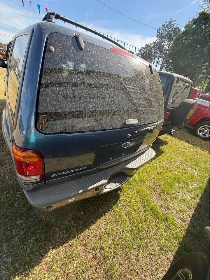 Photo 8 of this FORD EXPLORER