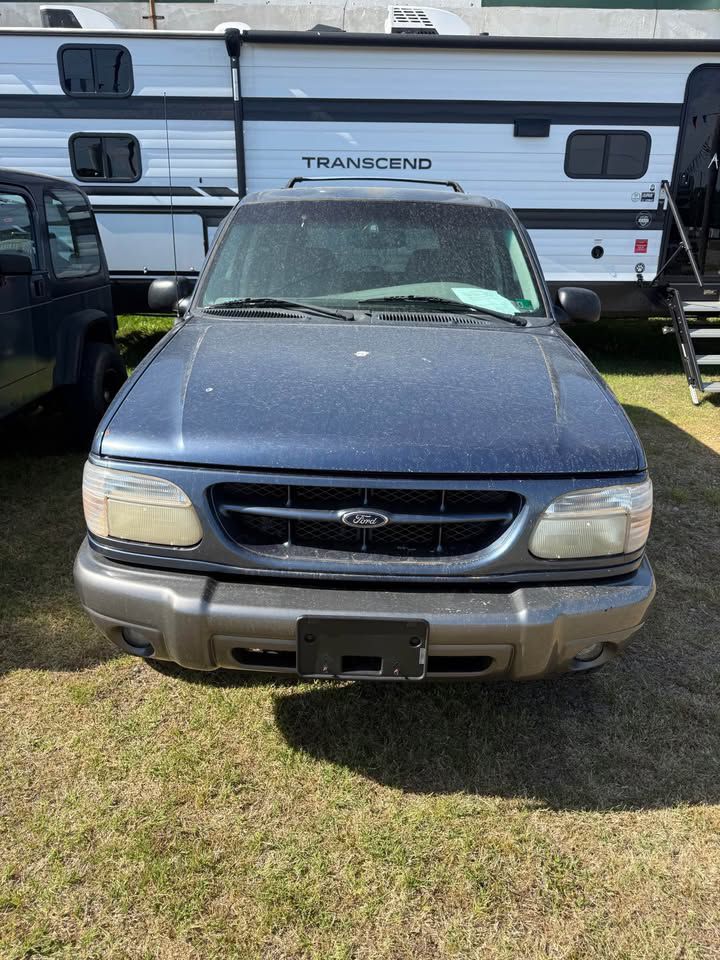 Photo 9 of this FORD EXPLORER