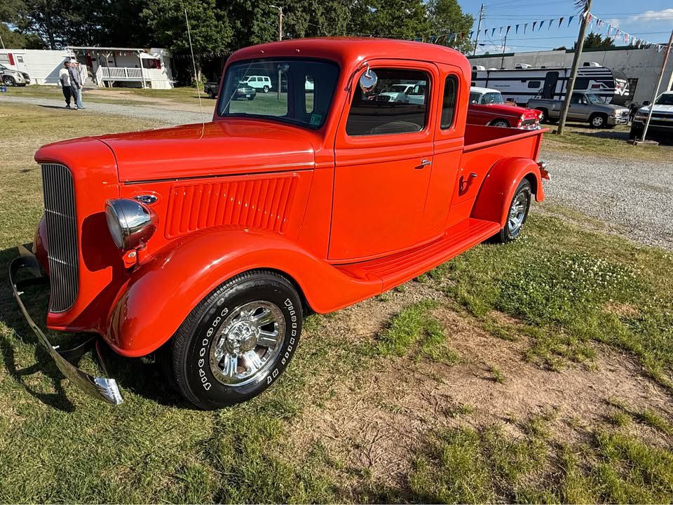 Photo 2 of this FORD PICKUP