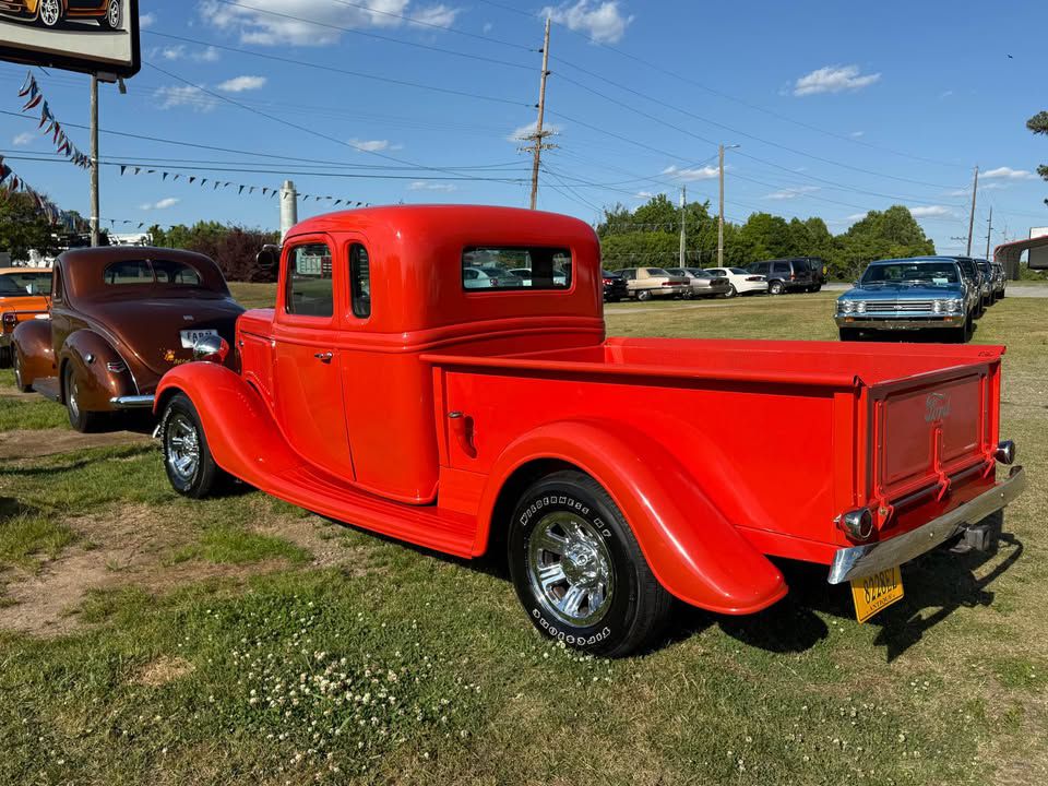 Photo 3 of this FORD PICKUP