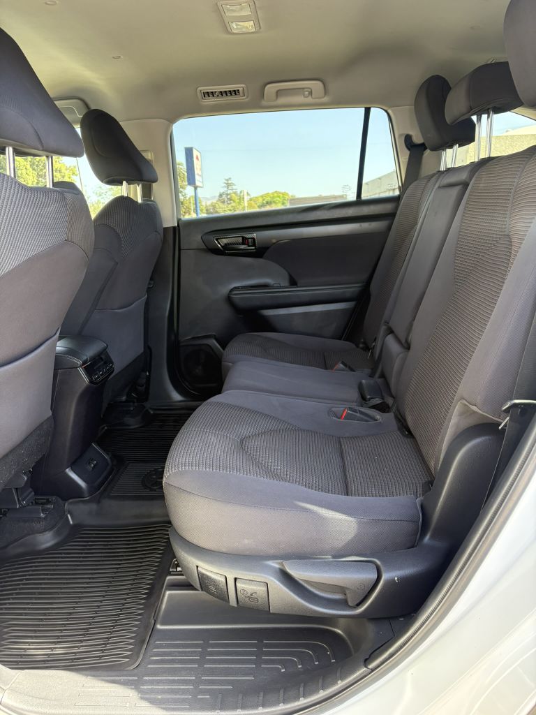 Photo 26 of this TOYOTA HIGHLANDER